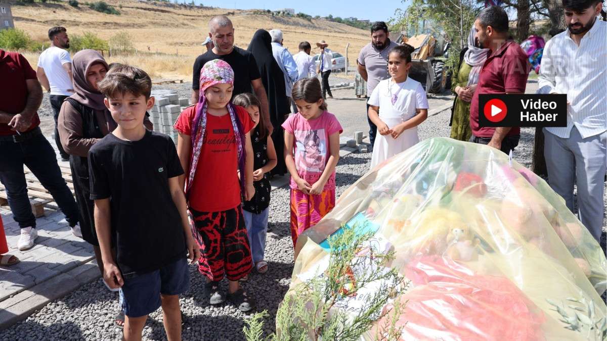 Türkiye’nin dört bir yanından mezarlığa gelen vatandaşlar, Narin'in mezarının şehitlikte olmasını istiyor