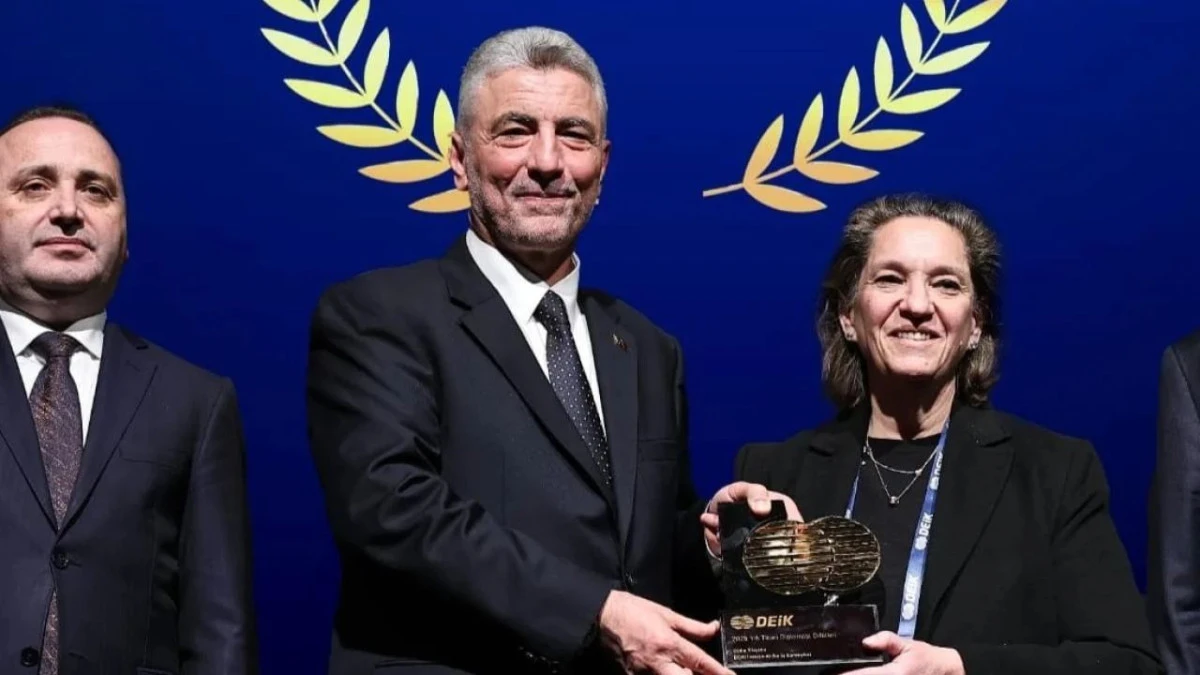 Zeynep Bodur Okyay&rsquo;a &ouml;d&uuml;l!